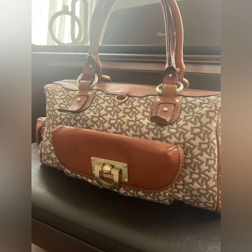 DKNY handbag. Used once, great condition like brand new.